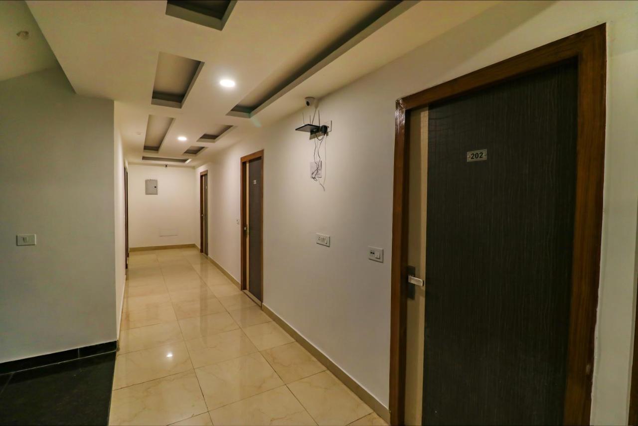 מלון ניו דלהי Fabexpress Dolphin International Near Delhi Airport מראה חיצוני תמונה